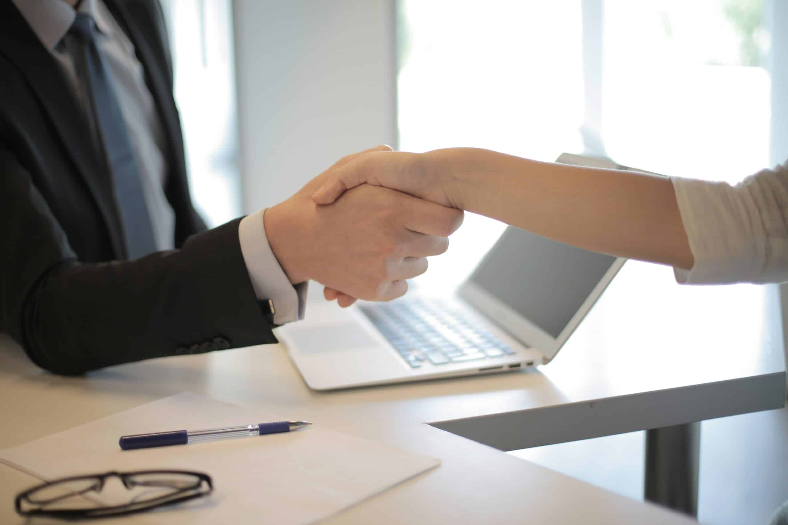 Discover-the-Lucrative-World-of-SaaS-Sales-with-PAYARC2-scaled
